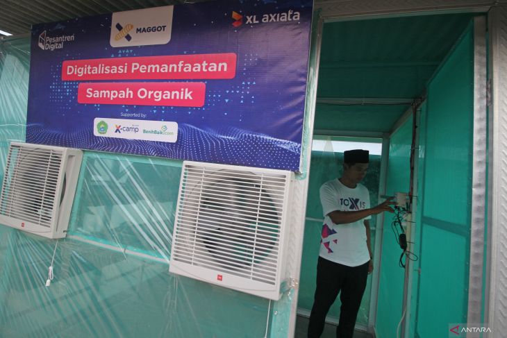 Budi daya maggot berbasis IoT di pesantren