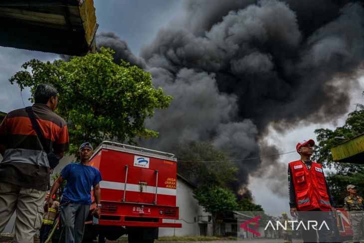 Kebakaran pabrik pemintalan kapas di Bandung