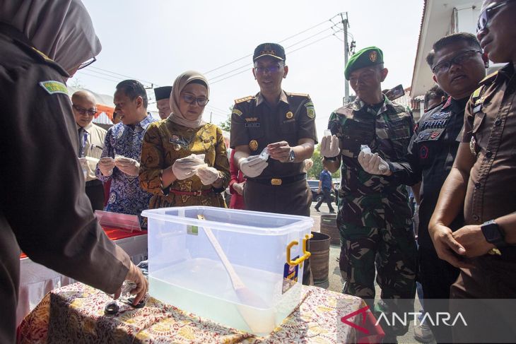 Pemusnahan barang bukti kejahatan