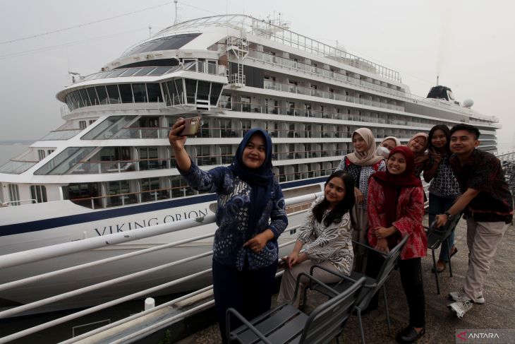Kapal pesiar Viking Orion singgah di Surabaya