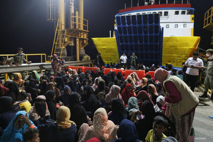 Pemindahan 219 pengungsi rohingya dari Pulau Weh Sabang