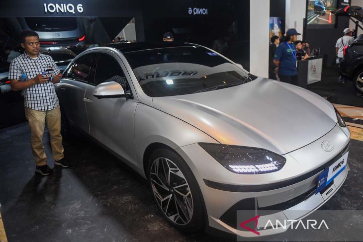 Pameran otomotif GIIAS 2023 di Bandung