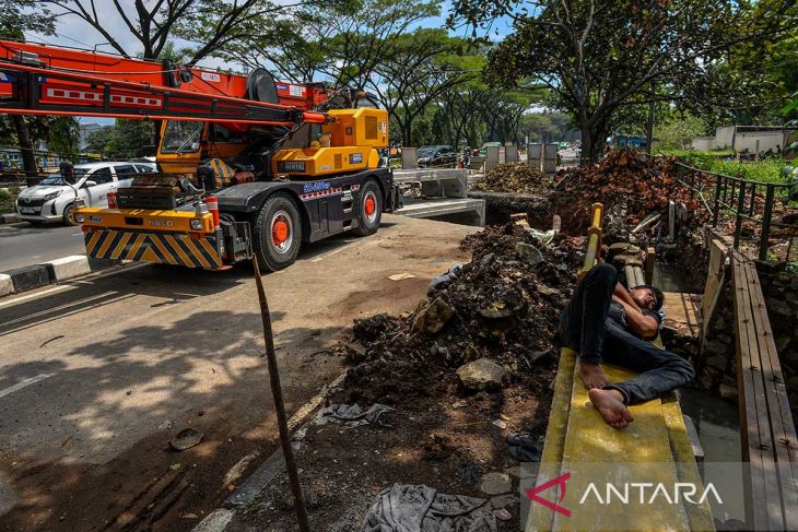 Proyek antisipasi banjir di Bandung