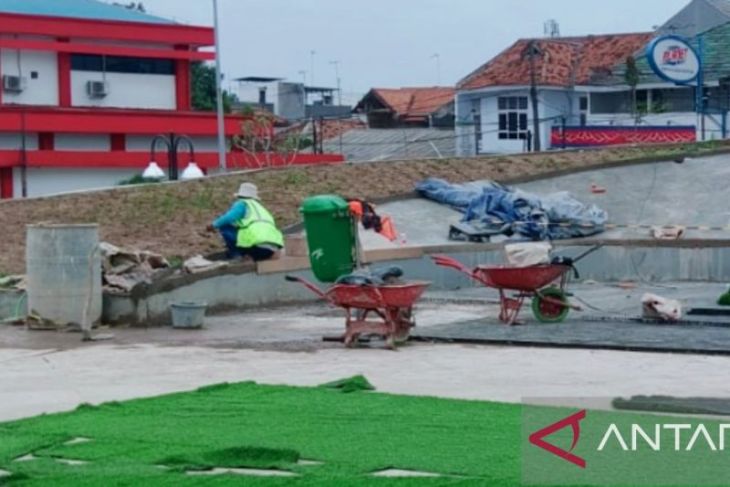 Alun-alun Karawang rusak setelah diresmikan sebulan lalu