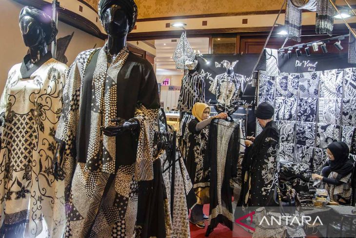 Pameran batik bordir dan tenun nusantara