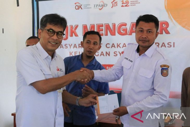 OJK Sultra tingkatkan literasi keuangan di Desa Lambusa Konawe Selatan