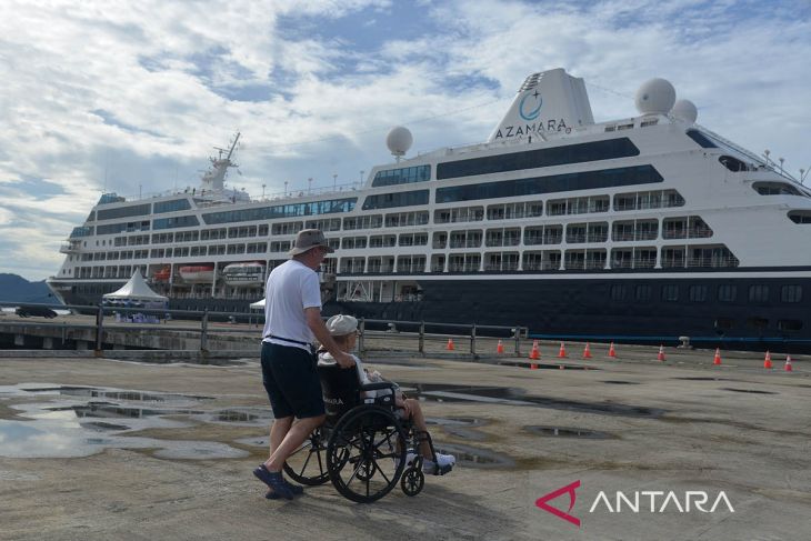 FOTO - Kapal pesiar Azamara Journey kunjungi Sabang