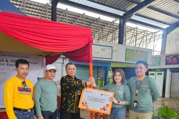 Danamon tingkatkan lingkungan hijau donasikan 100 pohon dan kontainer sampah