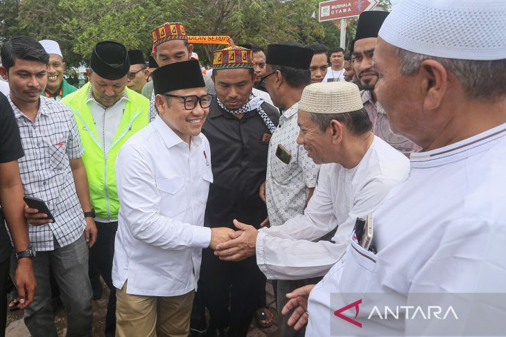 FOTO - Cawapres Muhaimin Iskandar berziarah ke makam ulama Aceh