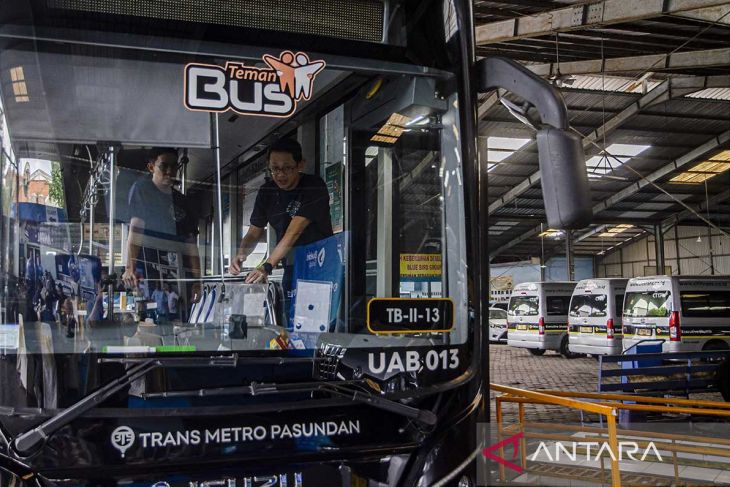 Praktik mobilitas dan pariwisata berkelanjutan Blue Bird