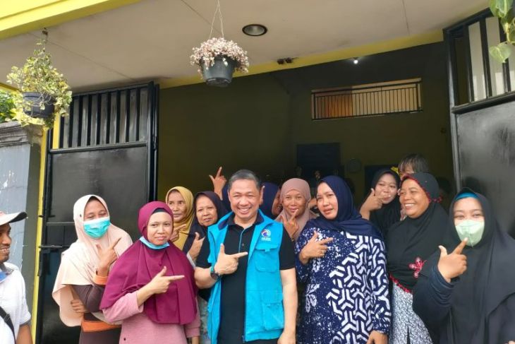 Anis Matta sambangi ibu hamil di Waru Sidoarjo