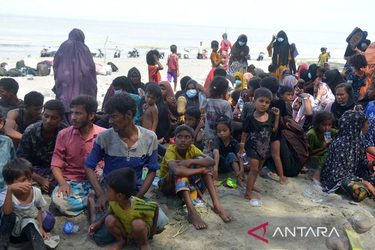 FOTO - Tes suap imigran Rohingya baru terdampar di Pidie