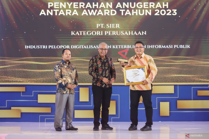 Penyerahan Anugerah ANTARA Jatim 2023