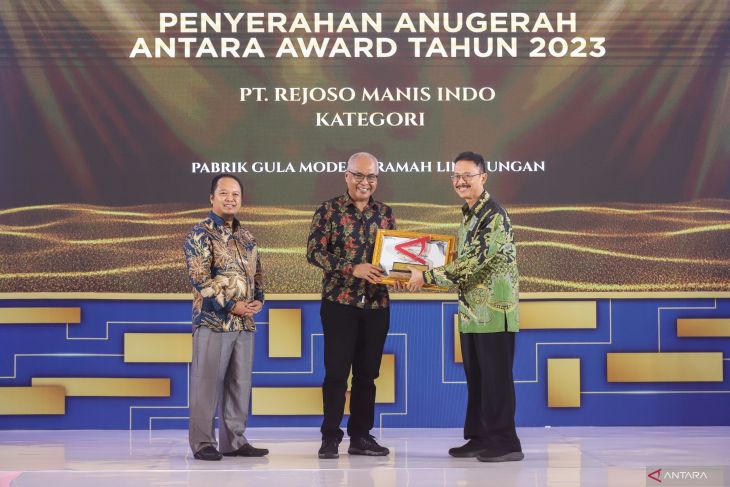 Penyerahan Anugerah ANTARA Jatim 2023