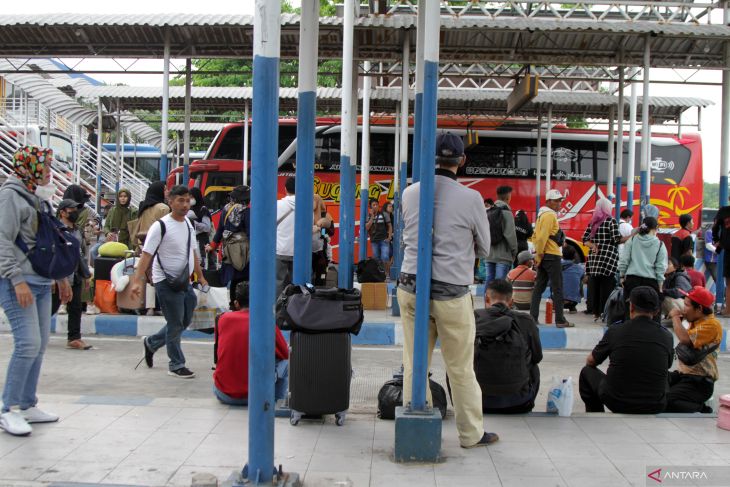 Peningkatan penumpang di Terminal Purabaya