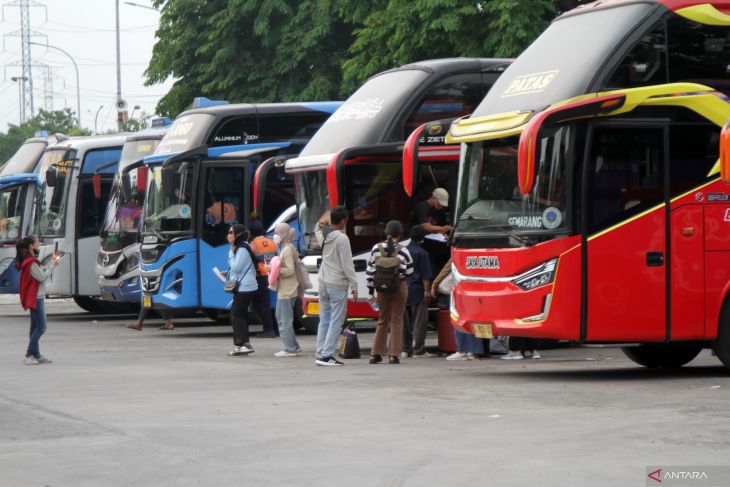 Peningkatan penumpang di Terminal Purabaya