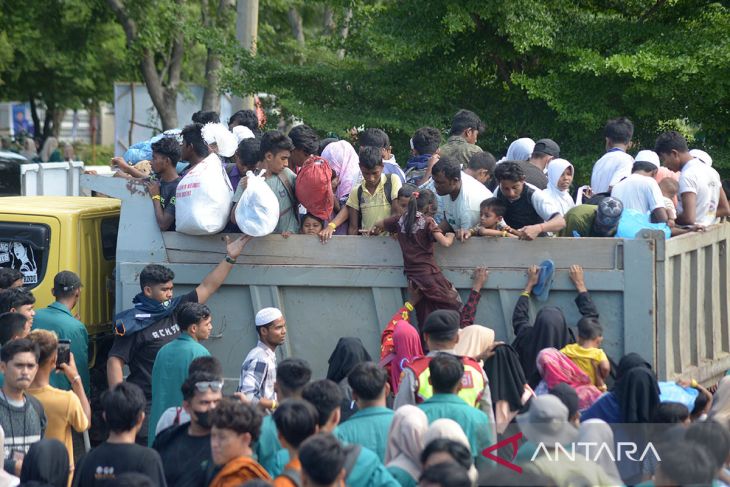 Mahasiswa Pindahkan Paksa Imigran Rohingya di Aceh