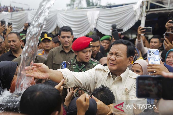 Prabowo resmikan proyek bantuan air bersih di Sukabumi