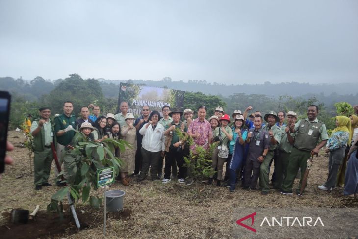 Menteri KLHK penanaman pohon di TSI Bogor