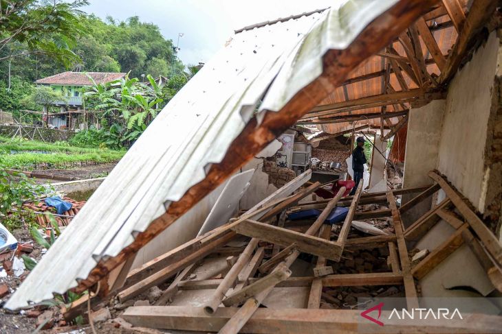 Kerusakan akibat gempa di Sumedang