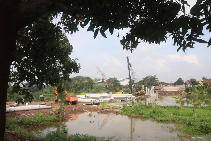 Target pembangunan jembatan Jongbiru Kediri