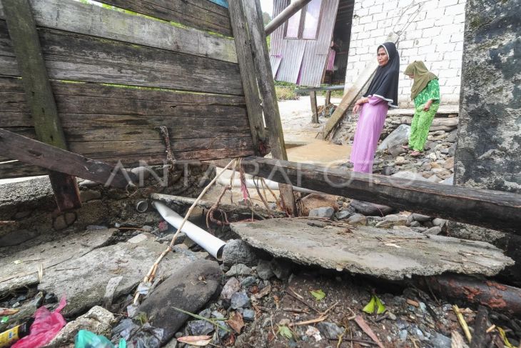 Rumah terancam roboh akibat banjir di Kerinci