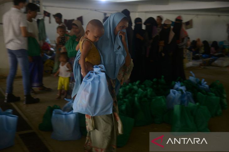 FOTO - Bantuan santri untuk imigran Rohingya di Aceh