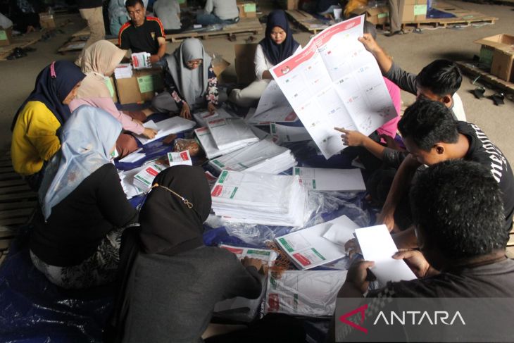 Penghitungan Surat Suara Pemilu 2024 di Medan.