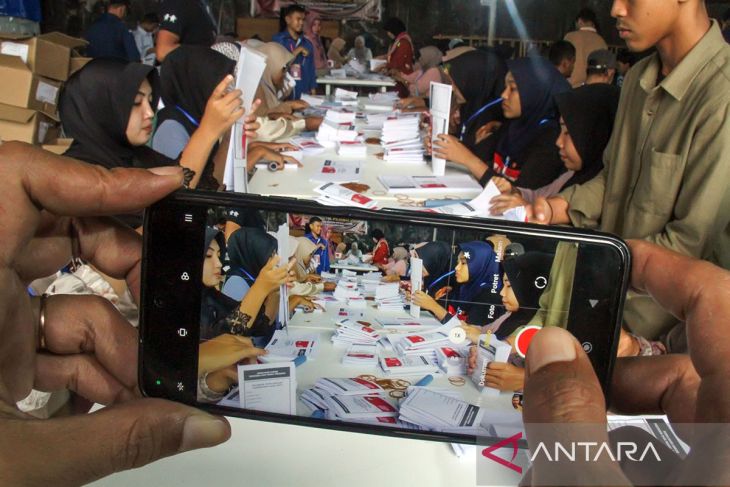 FOTO - Pelipatan surat suara Pemilu 2024 di Kota Lhokseumawe