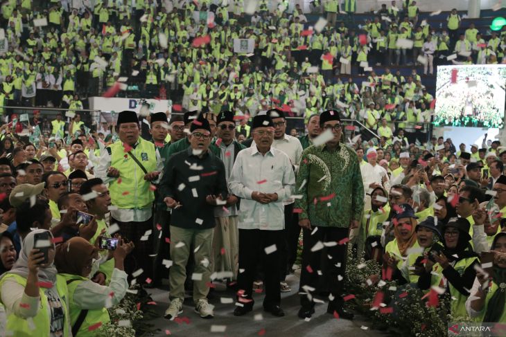 Konsolidasi akbar kader dan relawan Amin Jawa Timur