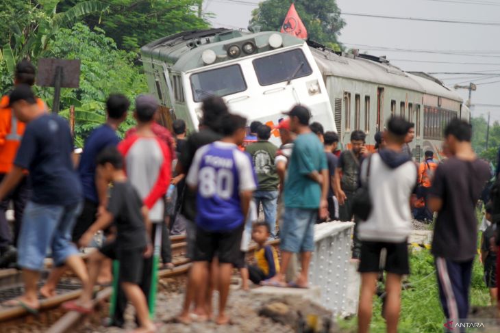 Kereta api anjlok di Sidoarjo