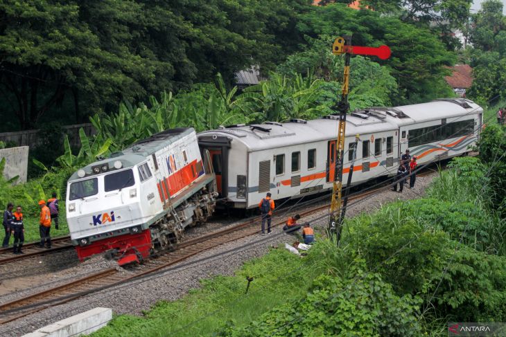 Kereta api anjlok di Sidoarjo