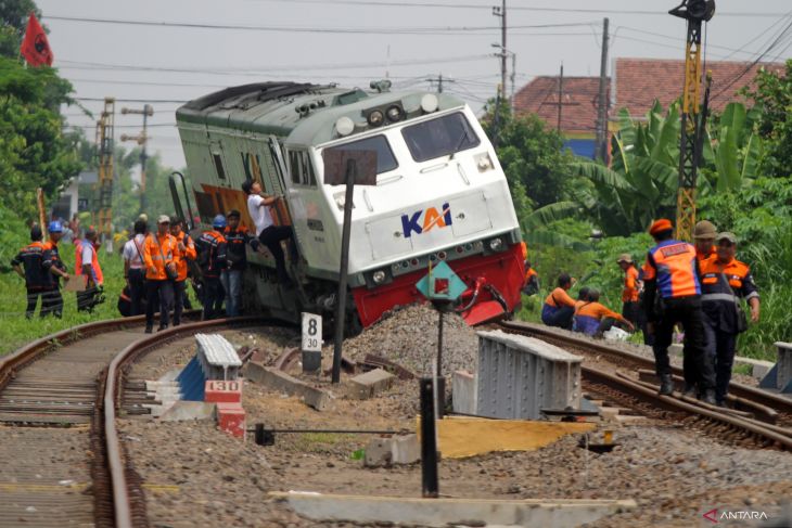 Kereta api anjlok di Sidoarjo