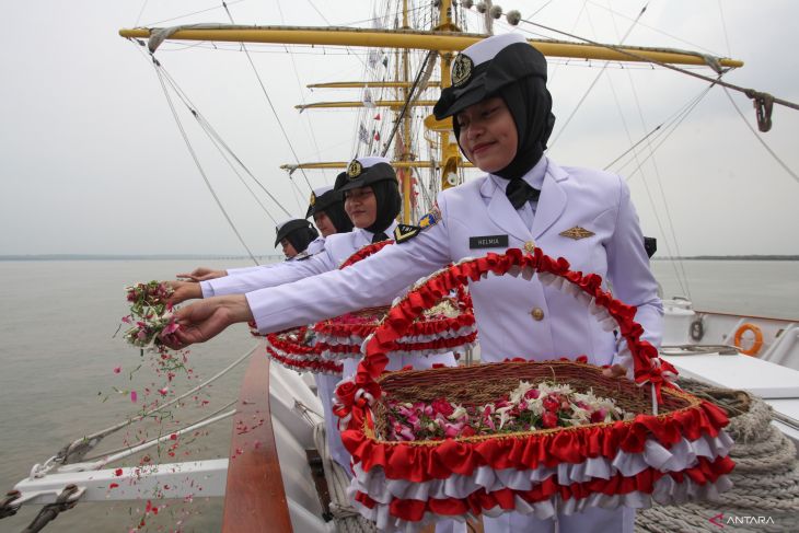 Peringatan Hari Dharma Samudera di KRI Bima Suci