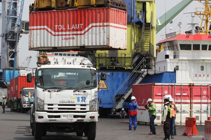 Pelayaran kapal tol laut PT Pelni