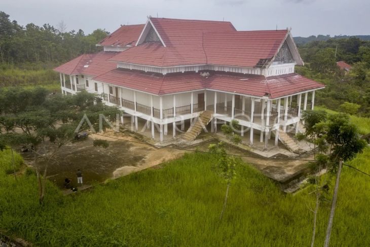 Bangunan terbengkalai di Tanjung Jabung Barat