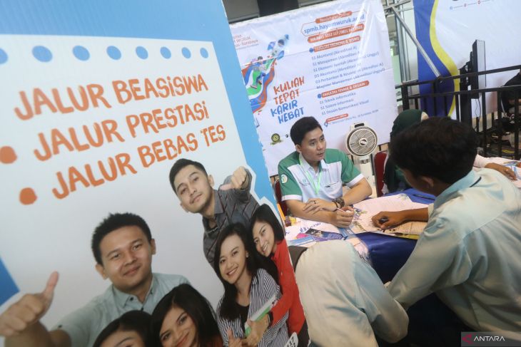 Pameran pendidikan tinggi di Kota Kediri