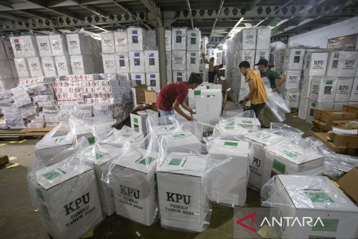 Pengemasan logistik pemilu di Indramayu