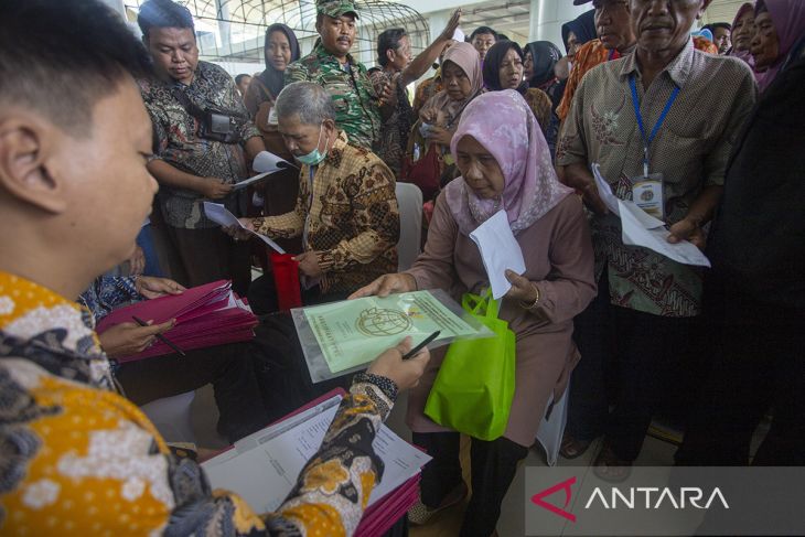 Pembagian sertifikat tanah di Majalengka