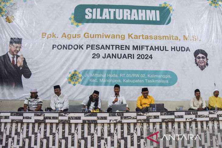 Silahturahmi Agus Gumiwang dengan santri dan ulama