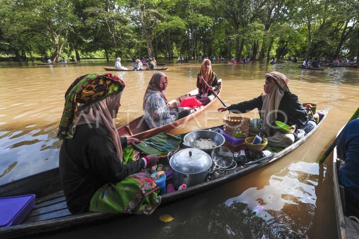 Wisata Pasar Apung saat banjir di Muaro Jambi