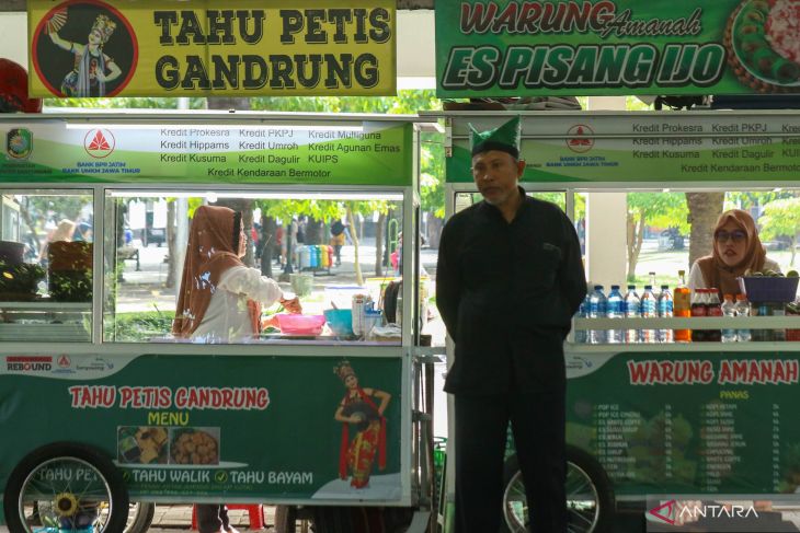 Bantuan gerobak untuk pedagang kaki lima