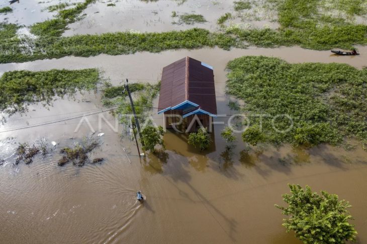 Desa terisolasi banjir di Jambi