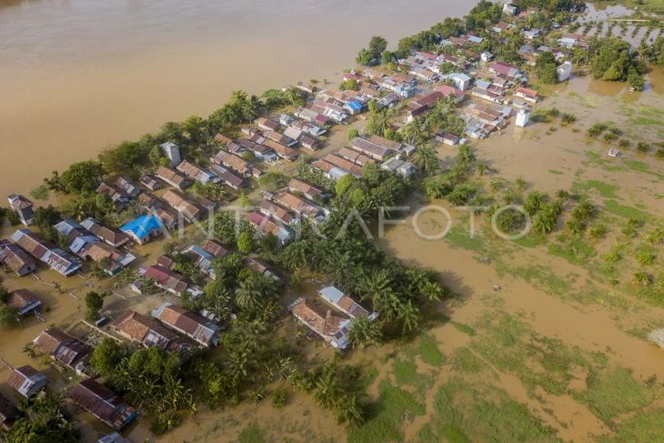 Desa terisolasi banjir di Jambi