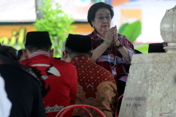 Megawati berziarah ke makam Presiden Soekarno