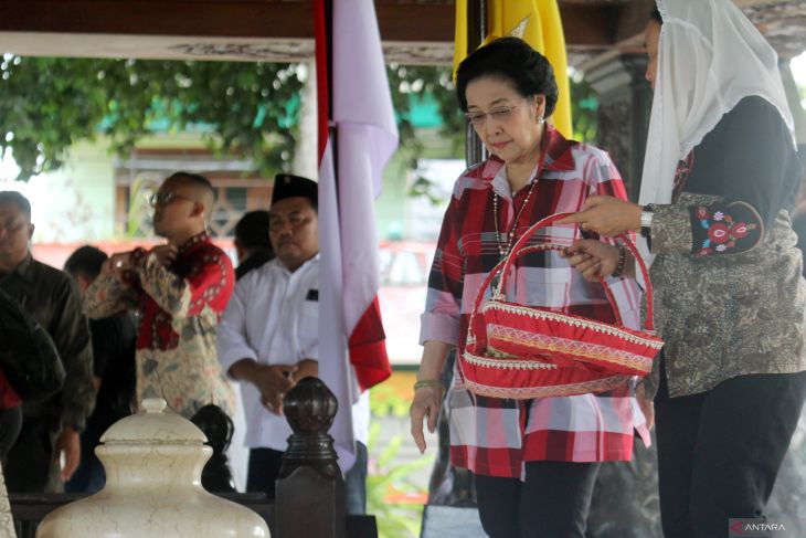 Megawati berziarah ke makam Presiden Sekarno