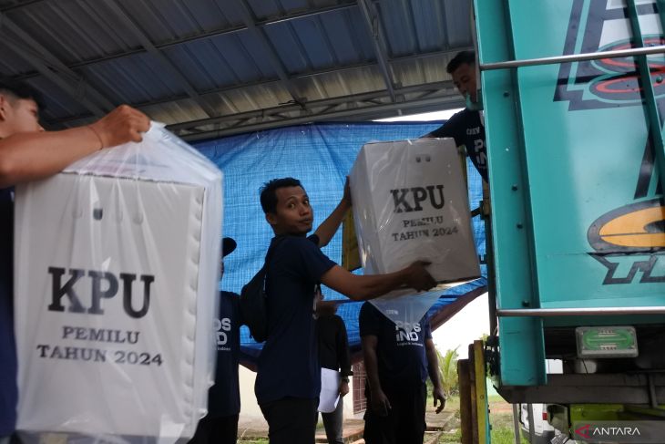 KPU Basel Distribusikan logistik pemilu di pulau terpencil