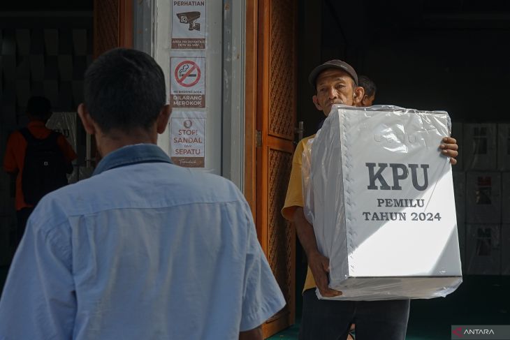 Distribusi logistik pemilu di Banda Aceh