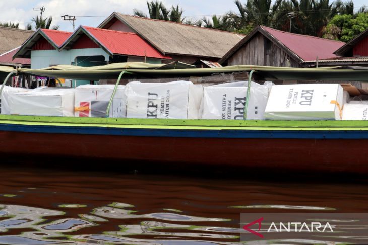 Distribusi Logistik Pemilu di Anak Sungai Barito Kalsel