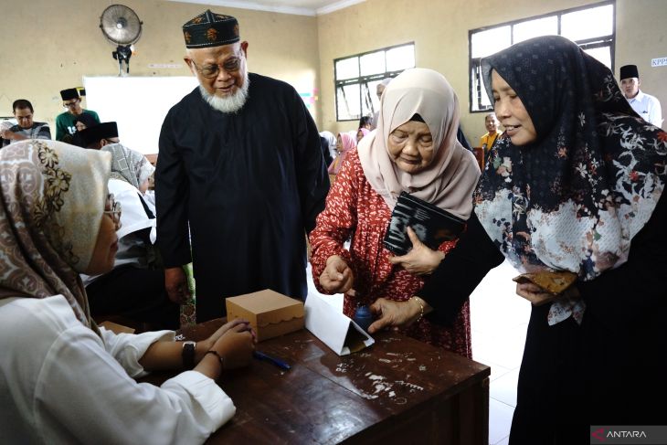 Ibu Cawapres Muhaimin Iskandar gunakan hak pilih di Jombang